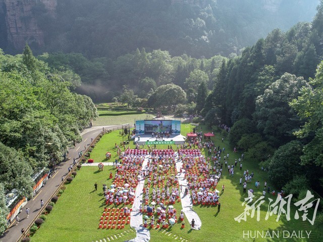 中国医师节用最美的风景致敬“白衣天使”