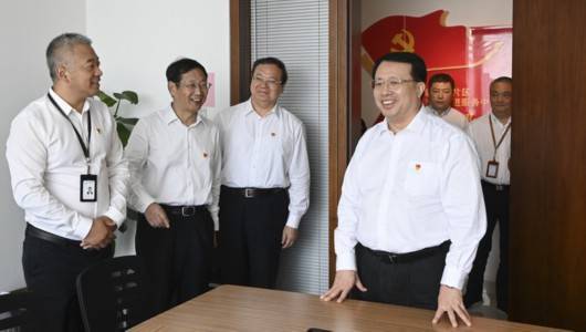 这个党支部要当金牌“店小二”，上海市长实地调研，与基层党员亲切交流