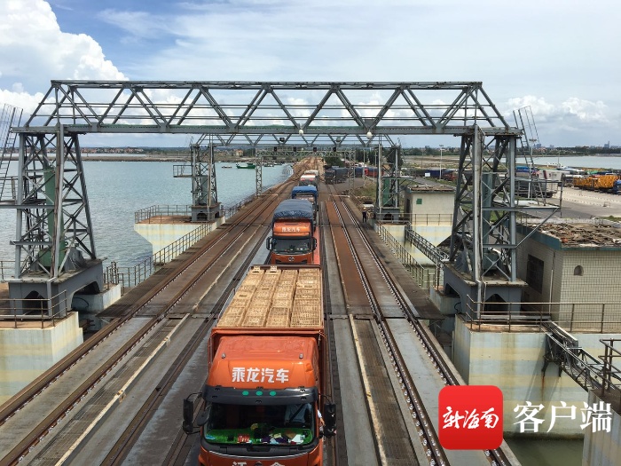 海南铁路轮渡北港全力疏运滞留旅客、车辆过海