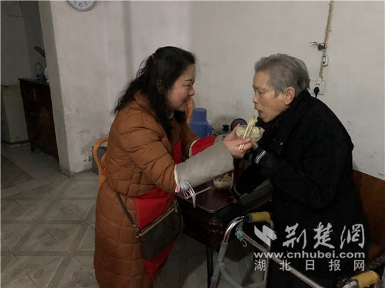 武昌付家坡社区“范妈妈”：希望早点康复，回到工作岗位战斗