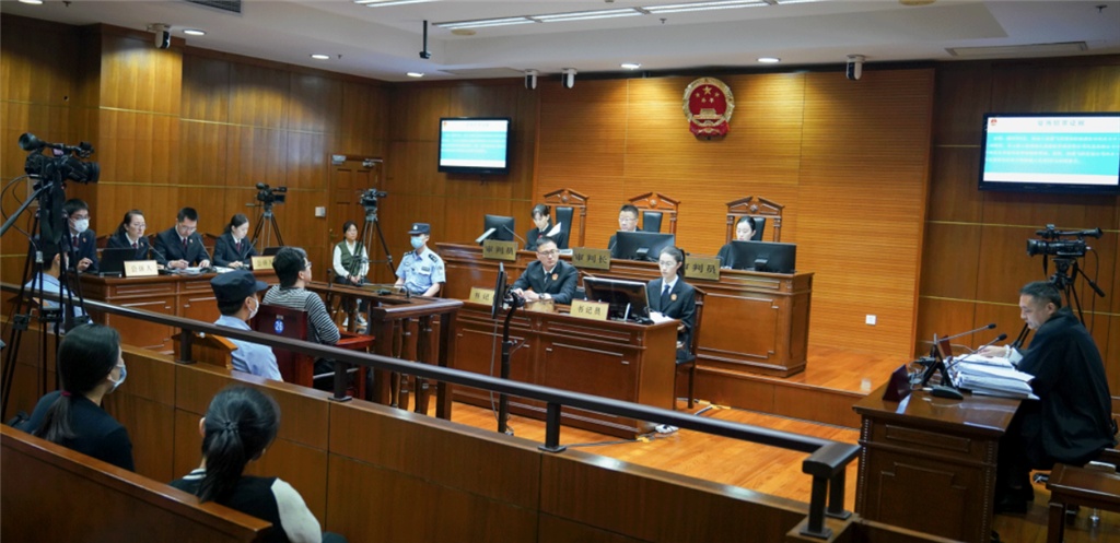 杨浦法院原院长任湧飞受贿、纵容黑社会性质组织一案今日开庭审理