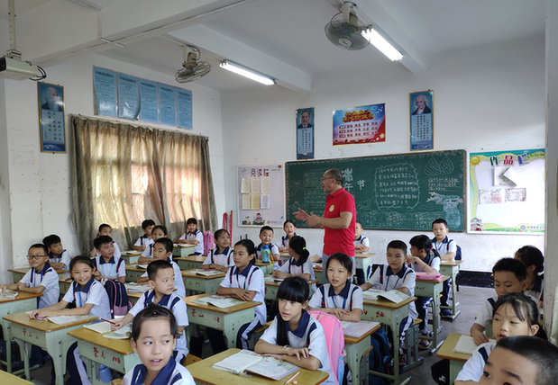 致敬广东乡村支教志愿者 五年帮助近47万学生
