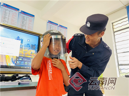 云南西盟：师警同行，别样的教师节