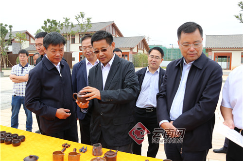 曲靖市委常委,副市长谷超灵,陆良县委书记缪应虎陪同云南省发改委副