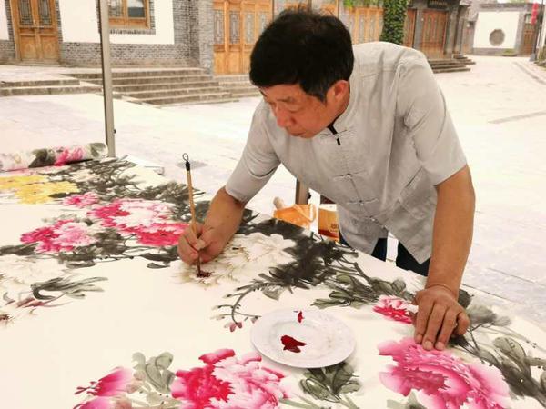践行嘱托争出彩•小城故事⑦丨平乐镇农民画牡丹 一年能卖一个亿？