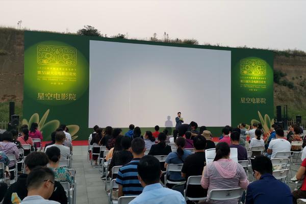 古城墙前看露天电影，还有电影艺术家“空降” 郑州这场“星空电影院”放映活动很“有料”
