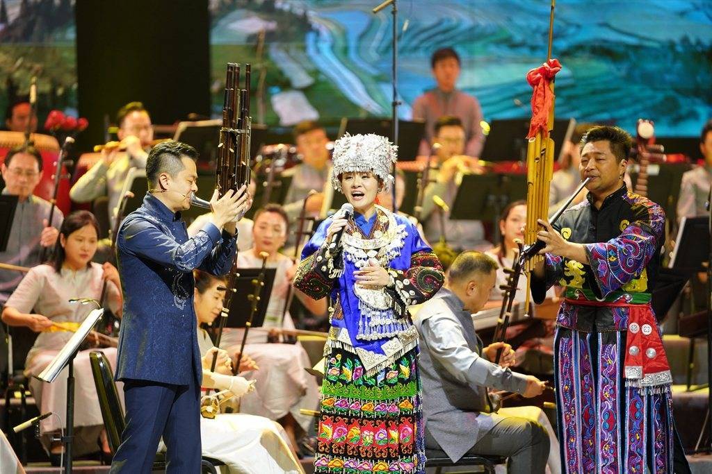 各民族音乐深度融合，上海民族乐团与七地演奏家同台奏响“锦绣中华”