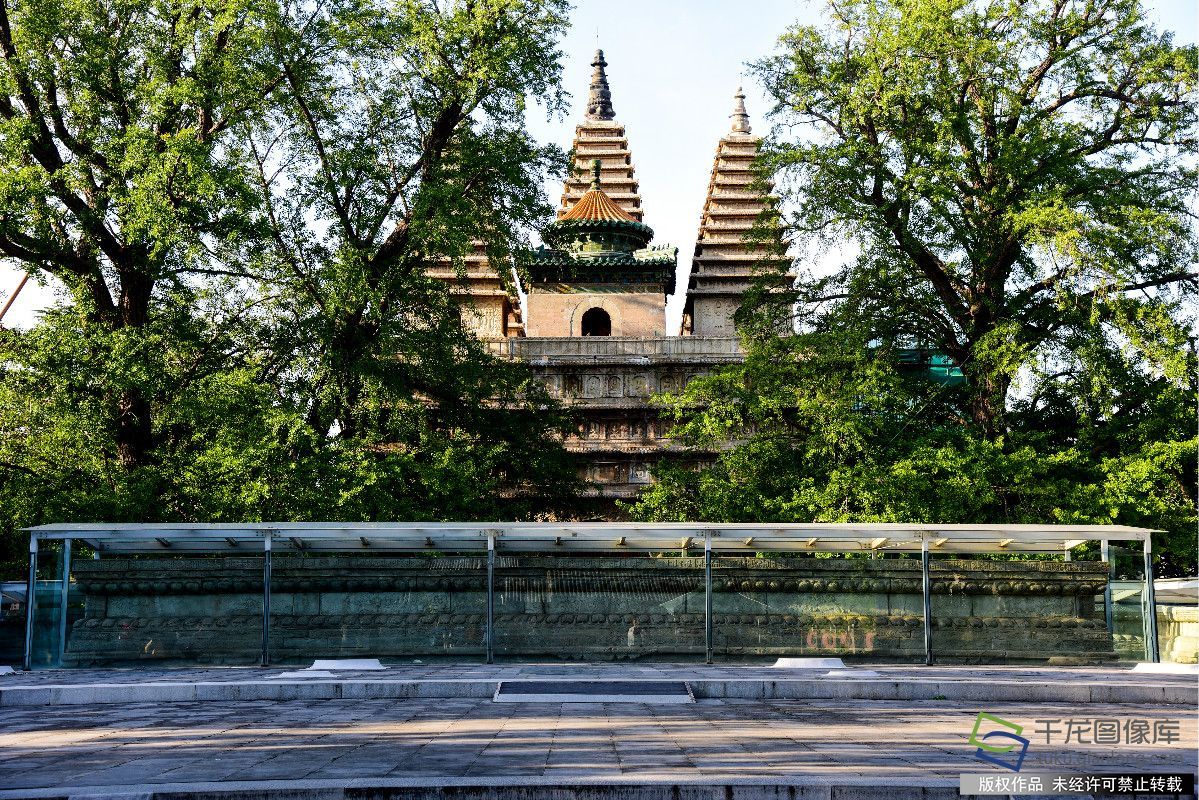 五塔寺原名"真觉寺,位于北京市海淀区西直门外白石桥以东长河北岸,建