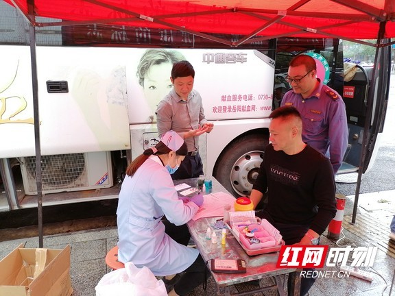 爱心献血 情暖交通 | 平江县交通运输局开展无偿献血活动