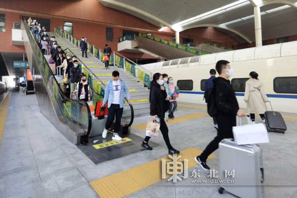 哈铁“双节”运输预计发送旅客235万人次