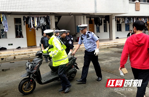 常德交警联合湖南文理学院开展校园摩托车违法专项整治