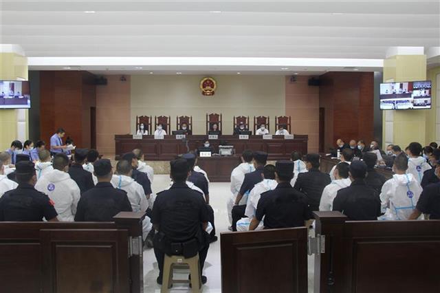 荆门“黑老大”涉九项罪行获刑16年 全案18名被告人认罪服判