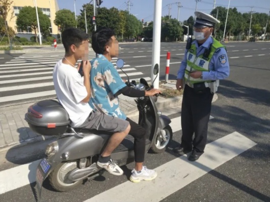 上海这6起非机动车和行人交通违法案例被曝光