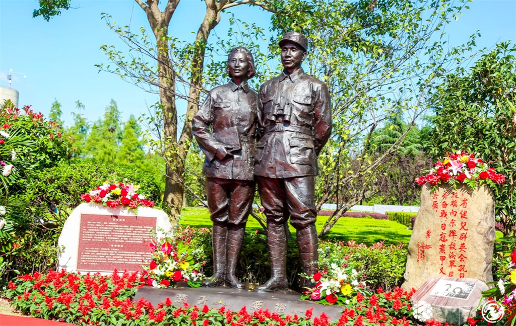 追溯红色记忆，粟裕夫妇纪念像在上海落成