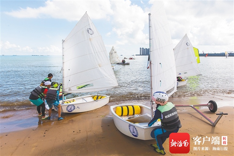 海口10所中小学校成立帆船帆板校队 培育“乘风破浪”少年