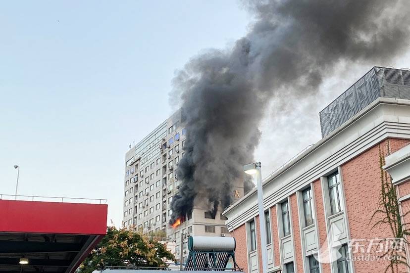 无人员伤亡！上海一大厦火情已扑灭 热心市民们可以心定了