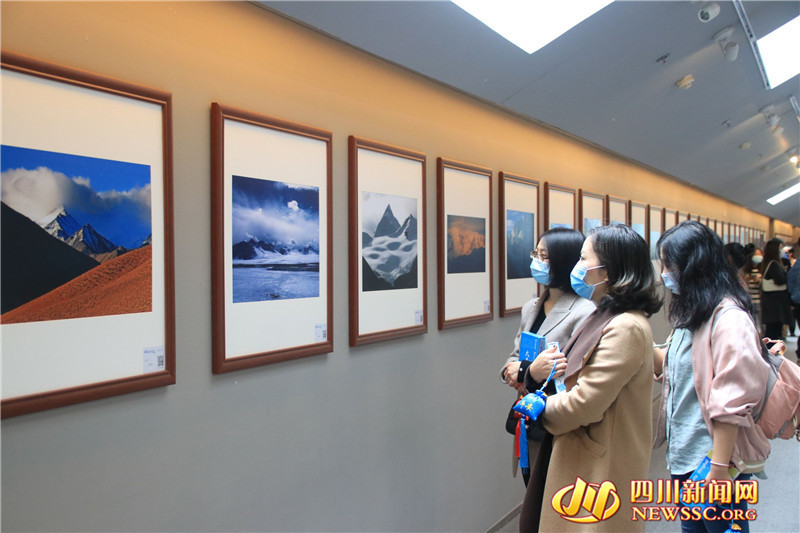 “大美青海·一江清水向东流”摄影巡回展在成都开幕