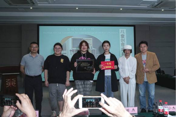 上海交大三位同学获特等奖 各地大学生激烈角逐儿童创意家具设计大奖赛