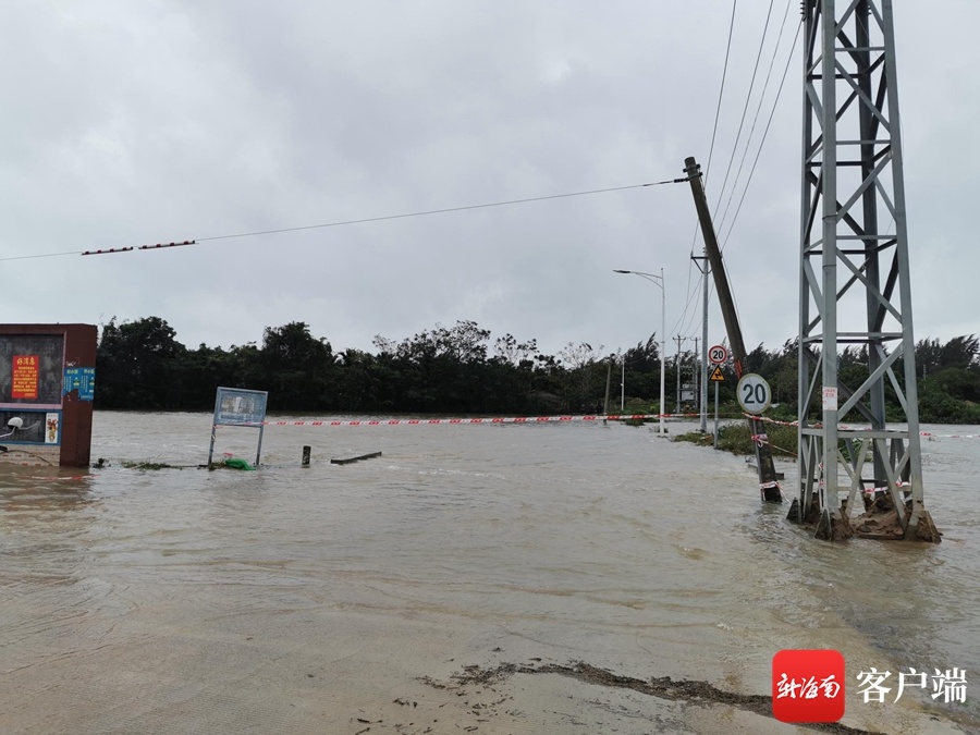 万宁和乐镇多个村庄内涝严重 村道被淹