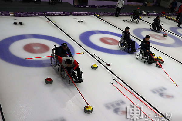 国家轮椅冰壶队在哈备战2022北京冬季残奥会