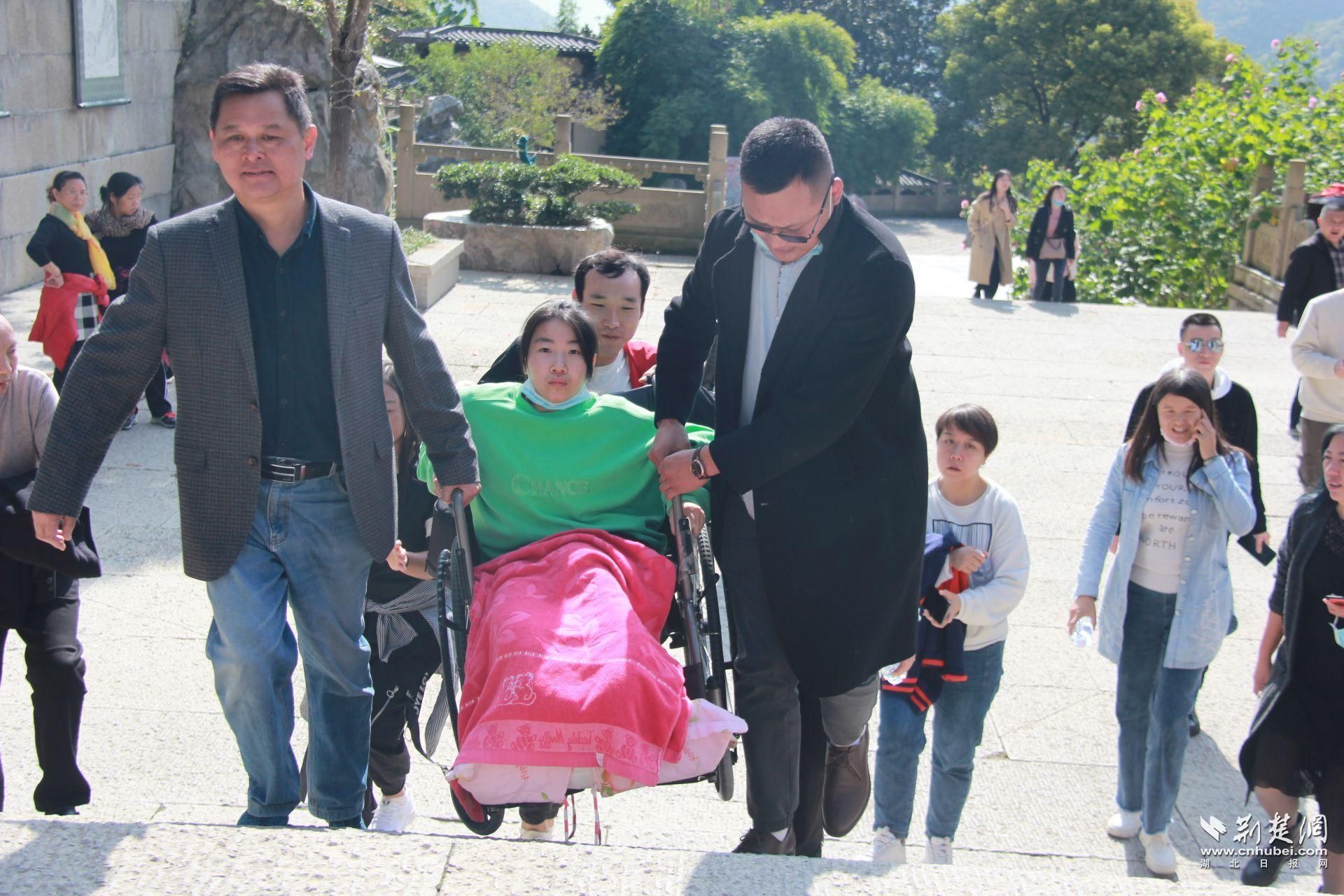 兴山县残联开展残疾人旅游体验活动 43名残疾人感受家乡新变化