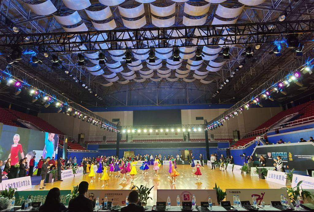 市民运动赛起来|   6-65岁四代共舞  体育舞蹈成申城亮丽的风景线