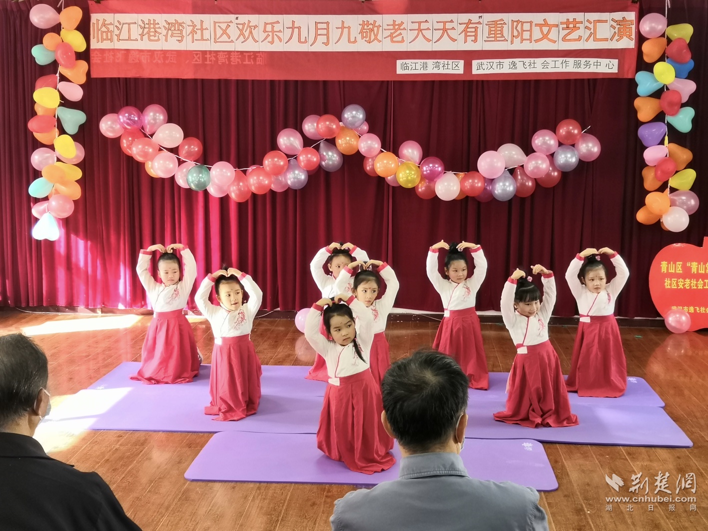 青山区红钢城街举办“花式”活动迎重阳佳节