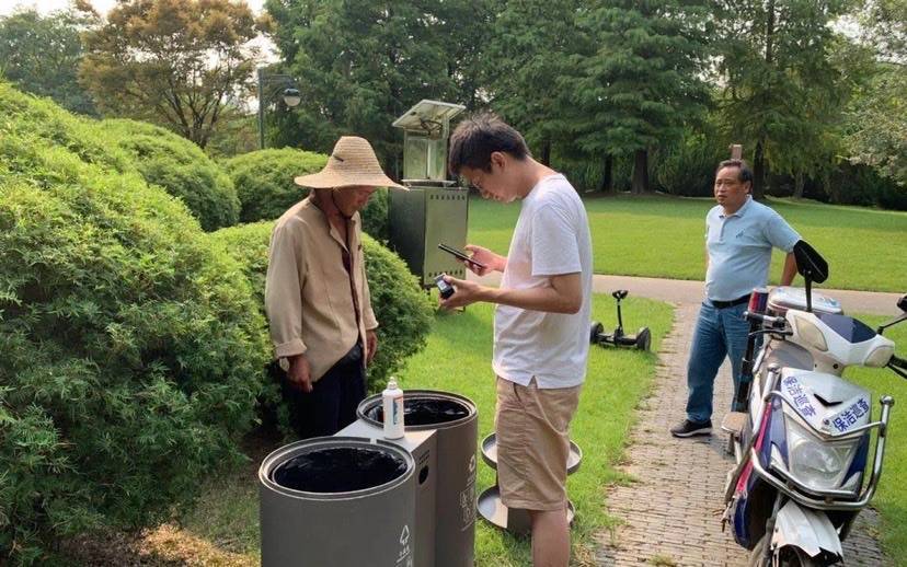 上海滨江森林公园引入“智慧垃圾箱” 改变传统垃圾清运模式