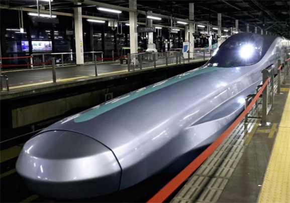 日媒揽要10月28日：日本下一代新干线“ALFA—X”进行试运行，最高时速可达382公里