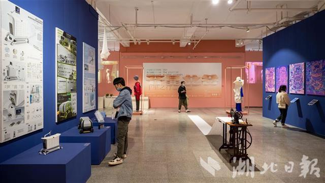 9所美术院校毕业生作品在武汉展出