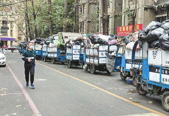 成都市成华区：中心城区道路 为啥成垃圾转运点？