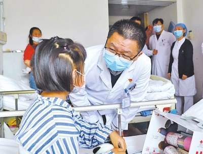 贵州贫困先心病患儿到郑免费治疗 6年9次“天使之旅”救治329名患儿