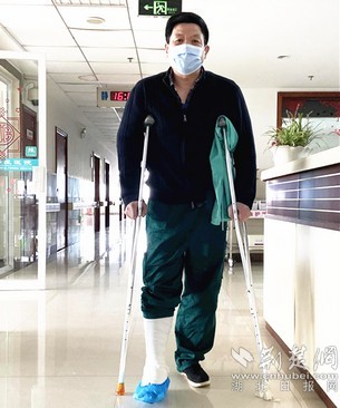鄂州市中医医院医生带脚伤完成手术 只为兑现与患者的承诺
