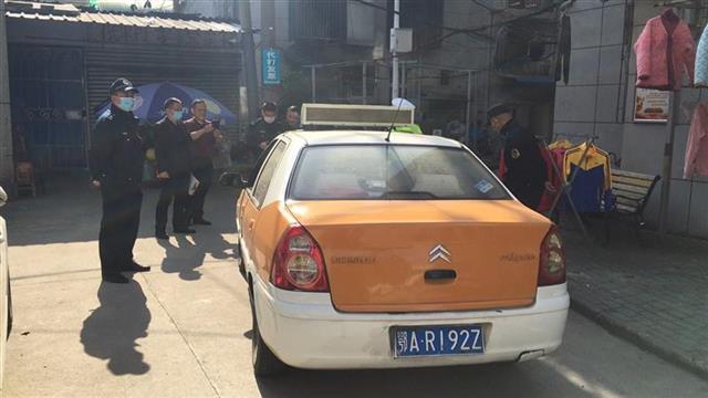 “退休”出租车重喷漆非法营运 车主被重罚
