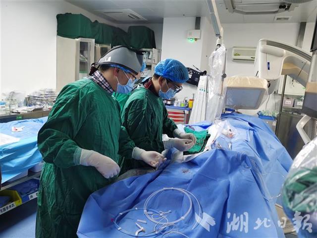 中南医院引入压力微导管技术 帮助冠心病患者更准确判断支架“放不放”