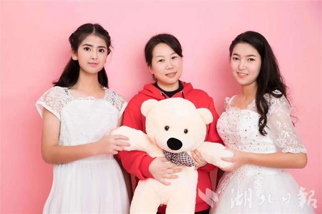 “武汉妈妈”给东湖中学的新疆学生在汉安家