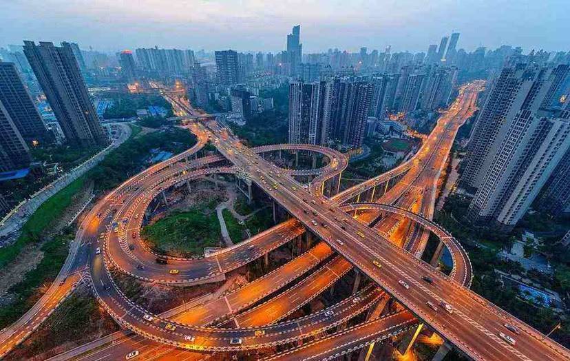匝道“停车场”不再！上海交通部门跳出“小改小革”，三年完成313个缓拥堵项目