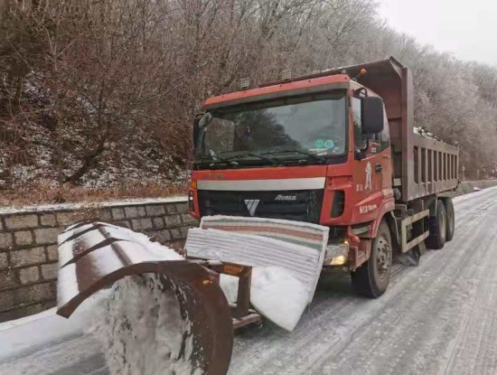 雨雪速报丨风雪深处 吉林省交通人24小时不停歇开展除雪防滑作业
