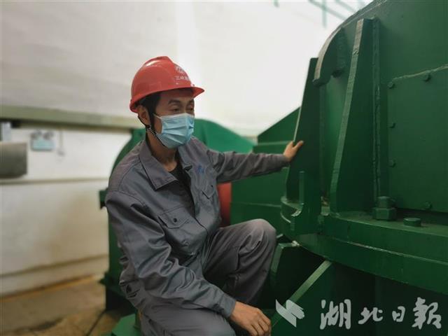 长江三峡通航管理局工程技术中心机械分部主管黄文全：做船闸安全运行的“护理员”