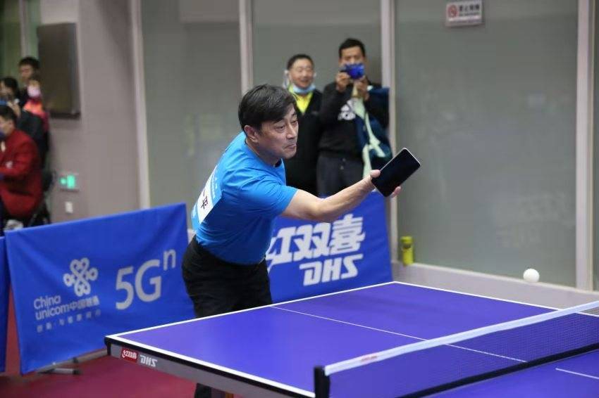 打乒乓球换用手机？上海举办首届挑战赛让爱好者“打球不愁”