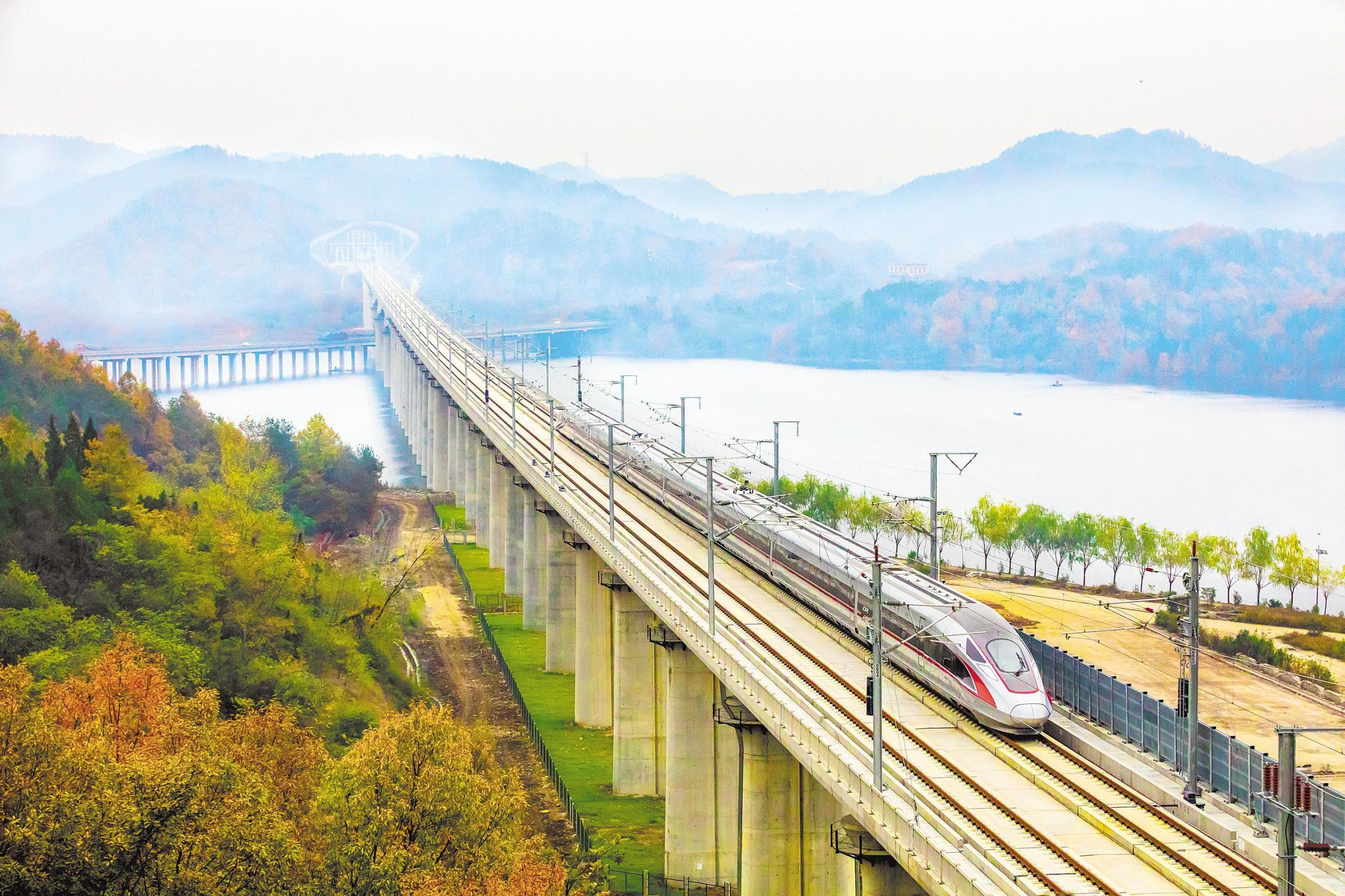 舞动襄随十城市群 串起60多个景区 汉十高铁一年发送旅客逾千万人次