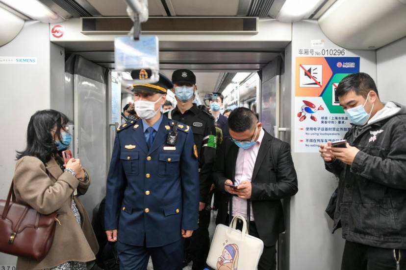直击上海地铁“静音车厢”首日：多人外放被劝阻 专家提出这项建议