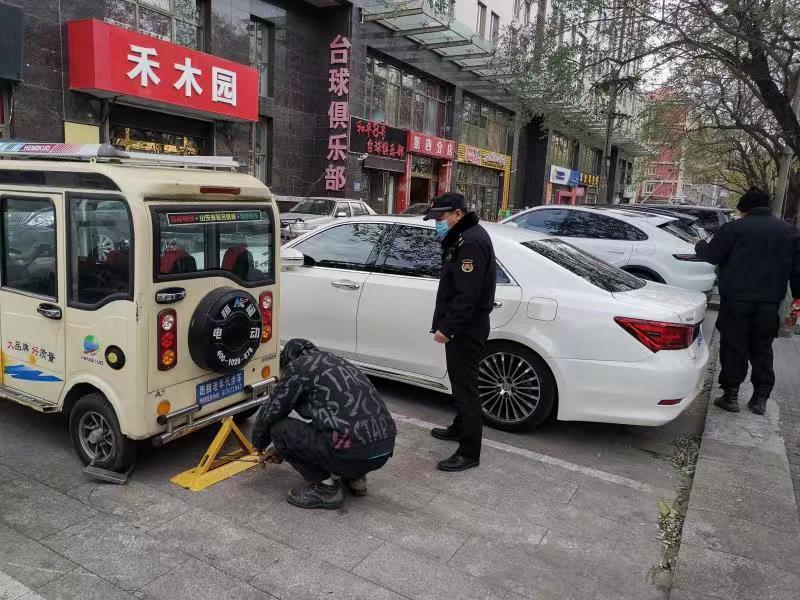 北京和平街街道城管“接诉即办” 拆除地锁地桩9个