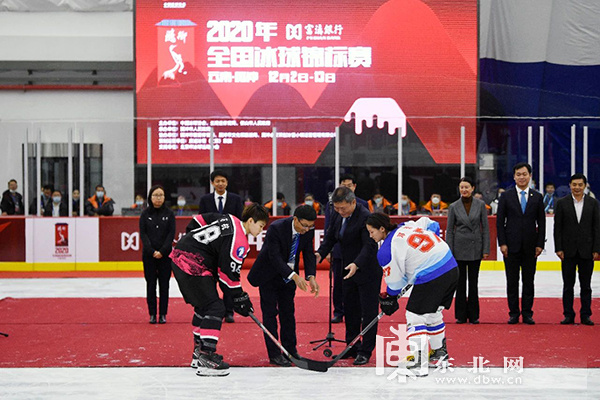 齐齐哈尔三支冰球队分别代表齐、渝、皖出征全国冰球锦标赛