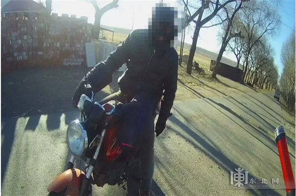 男子骑摩托偷盗家禽 再次伺机作案时被警方抓获
