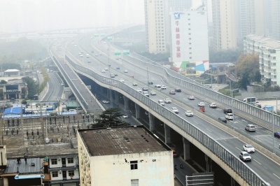郑州农业快速路通车1年多， 西向东南阳路下桥匝道何时能通？