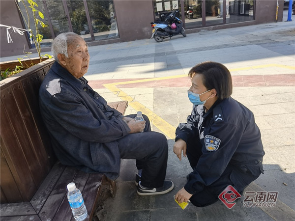 暖心！云南德宏民警通过视频巡查成功救助一名昏倒老人