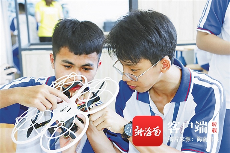 华东师大澄迈实验中学在世界机器人大赛中获全国一等奖