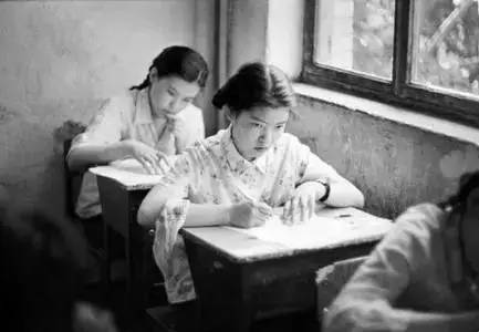 1977年的今天，上海恢复高考！11万考生走进考场，亲历者回忆