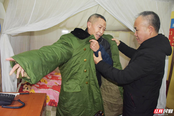 气温骤降 湖南省民政系统紧急开展“寒冬送温暖”专项救助行动